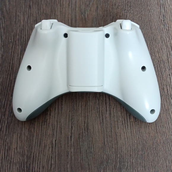 Xbox White Wireless Controller - Picture 2 of 3